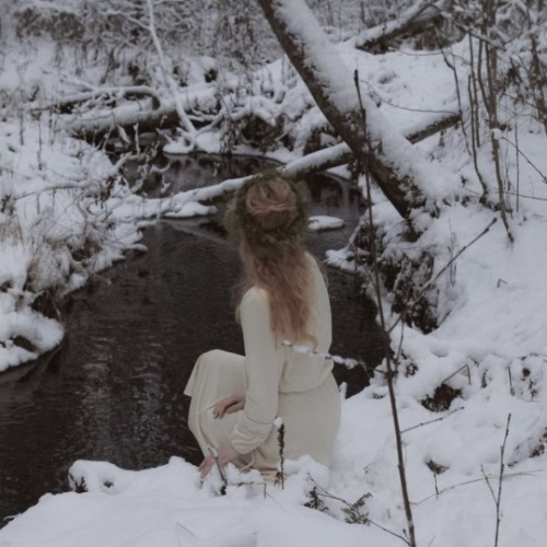 pinkbowjournal: Moodboard: A Capricorn Winter Book List. There Once Lived a Woman Who Tried to 