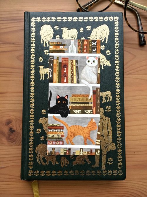 snootyfoxfashion:Bookshelf Animal Bookmarks from annyamarttinenx / x / x / x / x 