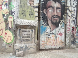 olheosmuros:  ATENÇÃO! Isso pode ser um poemaLapa, Rio de Janeiro, RJ.