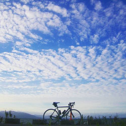 biwakofreeride: #autumn #sky #roadbike #cannondale #supersix #rapha