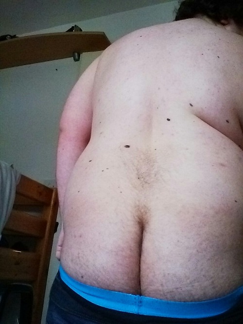 Tummy Tuesday :) also, I’ve now set up stuff for donations if you wanna help a poor starving young boy pig out. Message me for details!