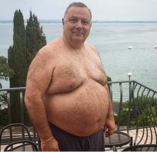 antoniolabao:  I want to suck this handsome Daddybear’s tits 