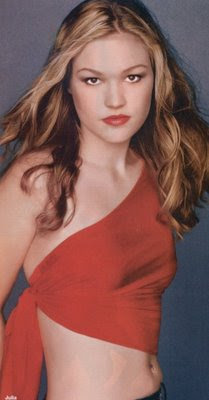 theadmireroffinewomen:Ultra Sexy Birthday Girl Julia Stiles