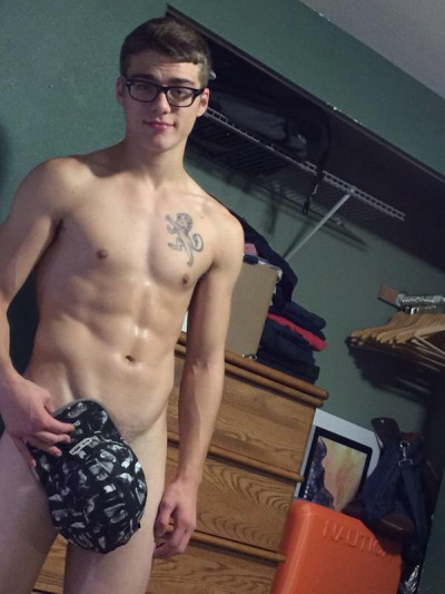 theeexposure:  There’s something about a nerd with a big dick that turns me on