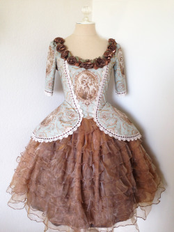 dolldelight:I made a new dress for my 25th birthday. June 27 is supposed to be an extra lucky day as it is during the new moon. I really, really hope so!