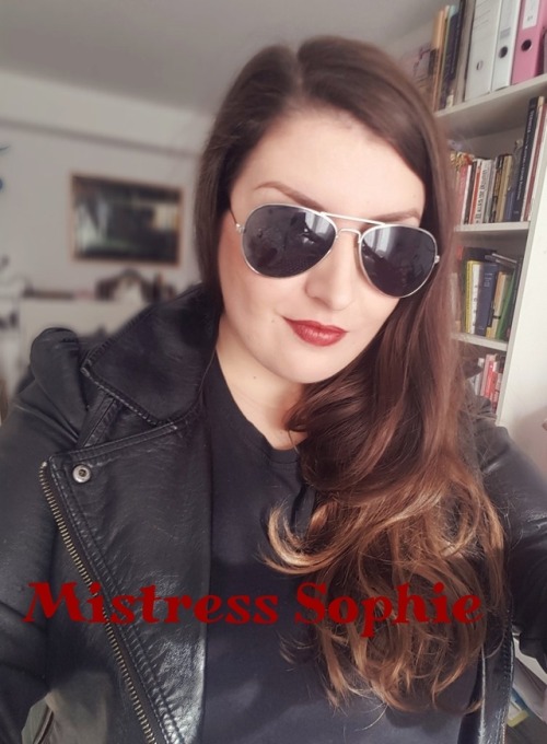 humiliatrixsophie: I look so good in leather, don’t you agree? I agree.