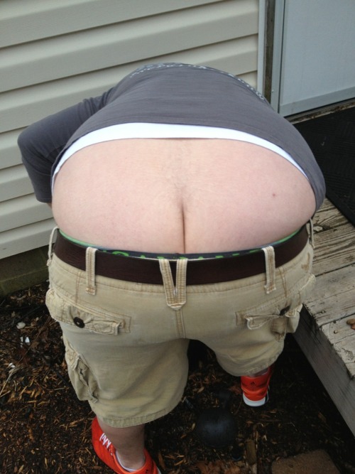 revengeofthebears:  thebigbearcave:  cracked IV  buttcrack is awesome 