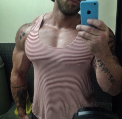 musclegodselfies:  all that fabric straining to contain those big, hard muscles….
