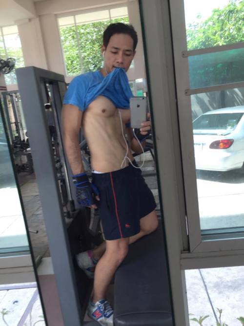 asianhunk-pecs-nips-asses:  His delicious nipples inform him to keep flirting!