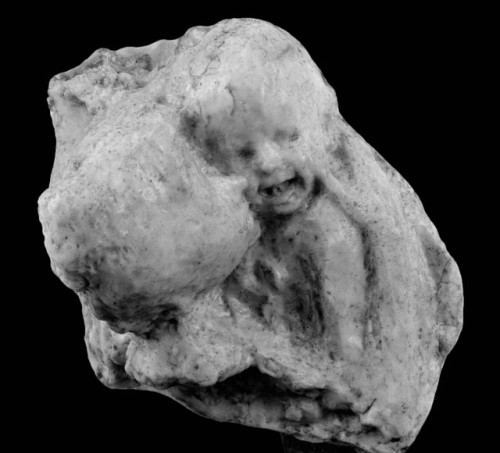 Aetas Aurea, Madre e hijo por Medardo Rosso, 1886.