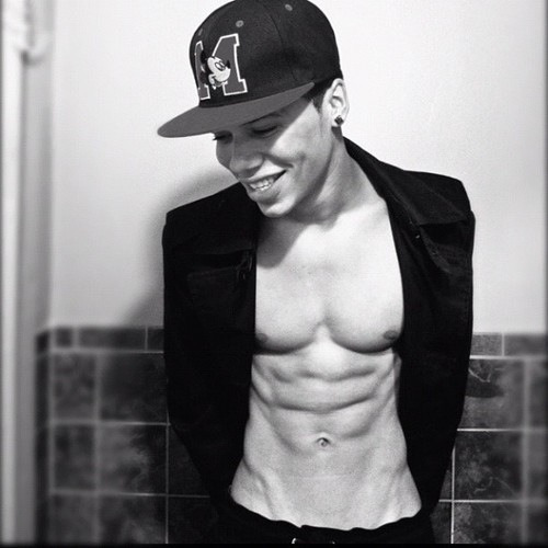 mannyvoix:  Black and white 😬 