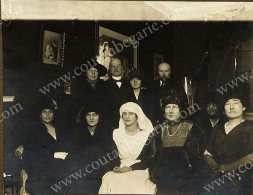 lesyoussoupoff: Grand Duchess Maria Pavlovna sitting to next to Princess Irina Youssoupoff, whose in