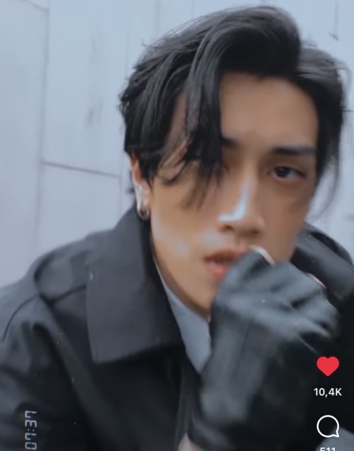 CAN HE PLEASE NOT OMFG