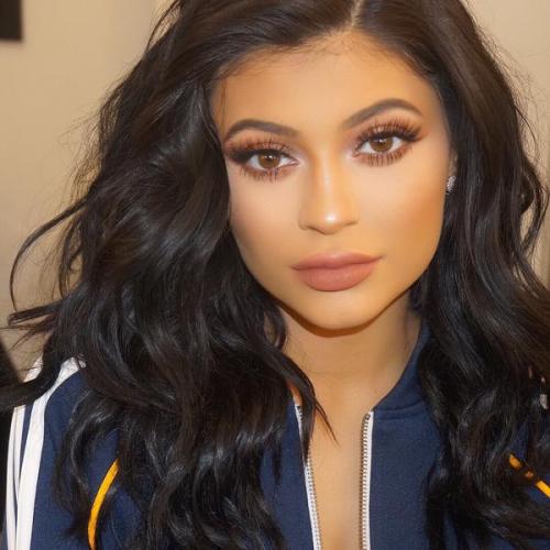thecommonchick:  Kendall and Kylie are perfect 😩😍  Wtfff kylie😍