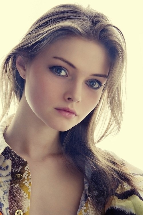 silentorgasm:  Very cute.  Love her eyes, lips…even nose..