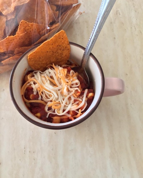 Made some bomb ass vegan chili w/ vegan shredded cheese and it’s my second bowl btw. Proud of 