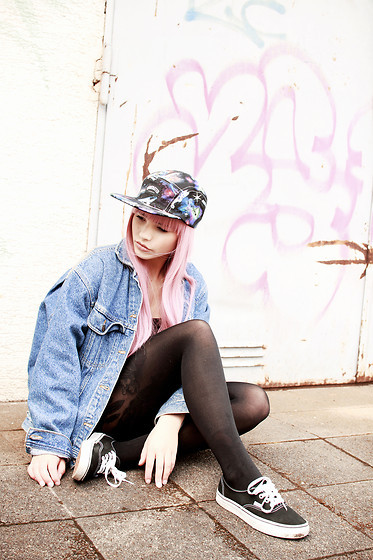 miss-watson-world:  Julia Coldfront  La amo