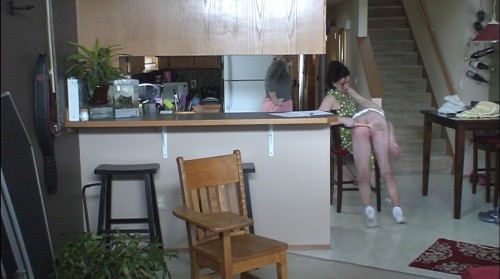 otk4me:  tessthebrat:  Fantasyic pic  Great angle and a very modern kitchen activity…  Famili