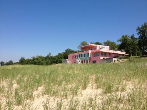 more than most things, I wish this charming pink house on lake michigan could be my own.