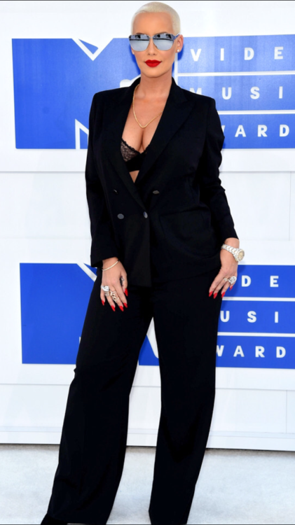 2016 Vma&rsquo;s white carpet arrivals