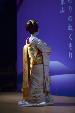 geisha-kai:  maiko Shinaju by ONIHIDE on