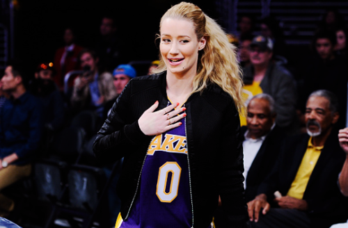 iggyazaleasource:November 28 - Iggy Azalea at the Lakers game in Los Angeles. Check more pictures on