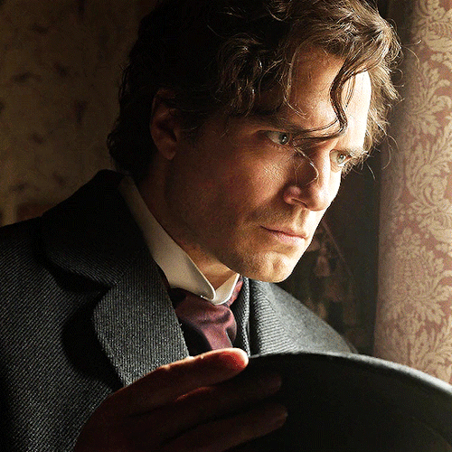 HENRY CAVILLas Sherlock Holmes In Enola Holmes 2 (2022)