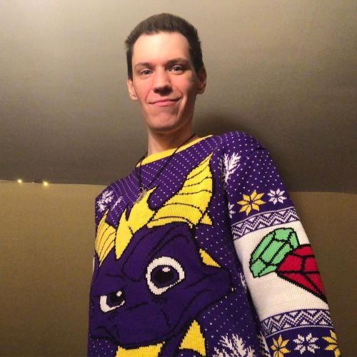 My other #Spyro #UglyChristmasSweater, also from @geekstoredotcom. ❤️ #SpyroTheDragon #Gaymer (at Sa