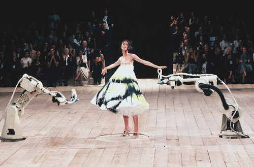 prunvs:  Alexander McQueen - spring/summer 1999 