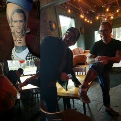 finofilipino:  Se tatúa a Nicolas Cage y el propio Nico le firma el tatuaje.Oh sí, la vida puede ser maravillosa.