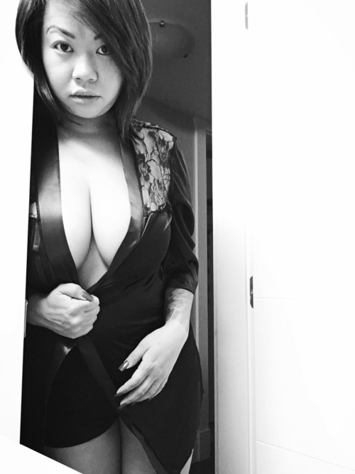 ruffdizzy:  misspigment:  Keeping it classy 😘 www.connectpal.com/misspigment  So hot n beautiful
