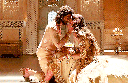 diversehistorical:Deepika Padukone as Padmavati and Shahid Kapoor as Ratan Singh in Padmaavat