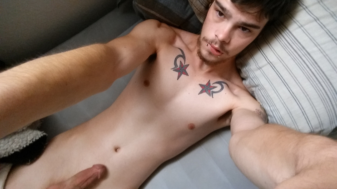 2sthboiz:  just love me a yung piece of bum scruff