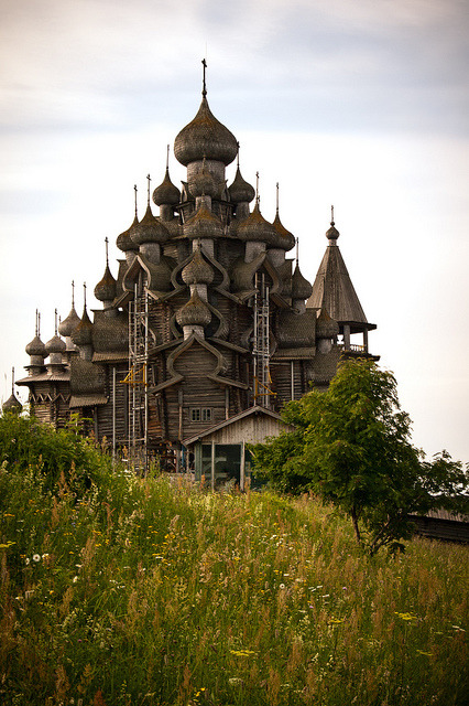 visitheworld:The wooden cathedral on Kizhi Island, Russia (by iamfisheye).