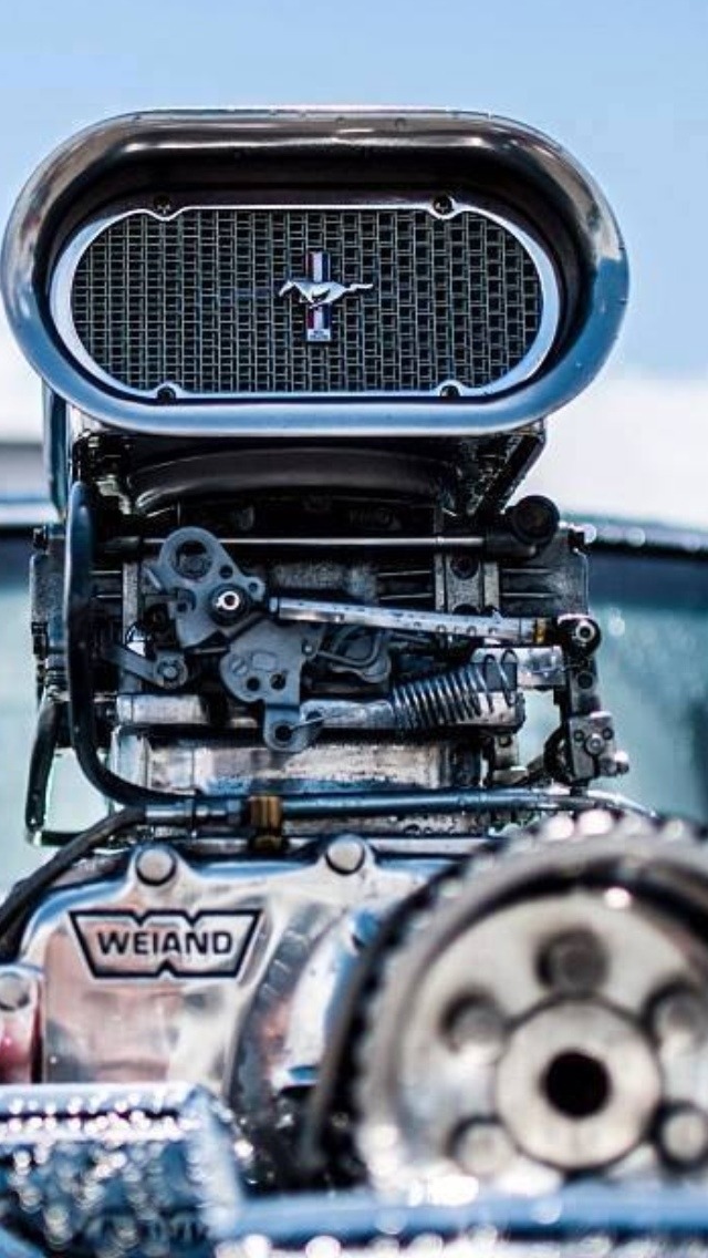 hotrodzandpinups:  bigboppa01:  Up close &amp; personal with the good stuff 