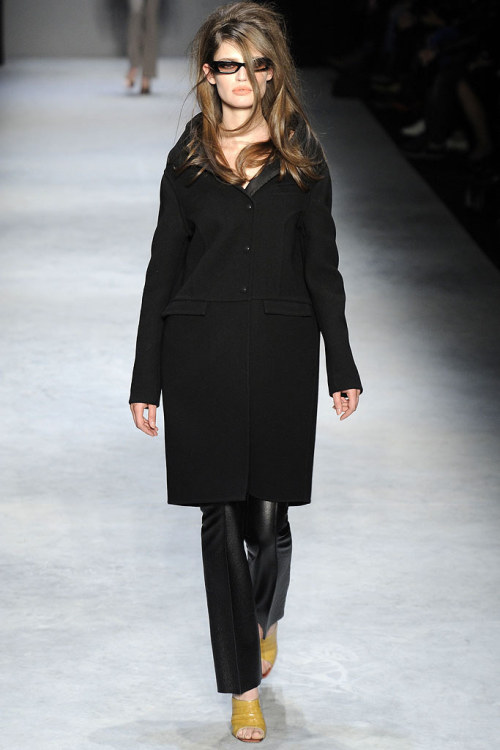 harinef:  bianca balti rochas fall 2010 look1 