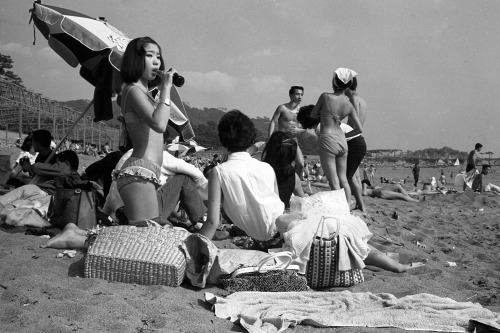 Beach goers relaxing at Isshiki Beach on May 31, 1964 in Hayama, Kanagawa, Japan