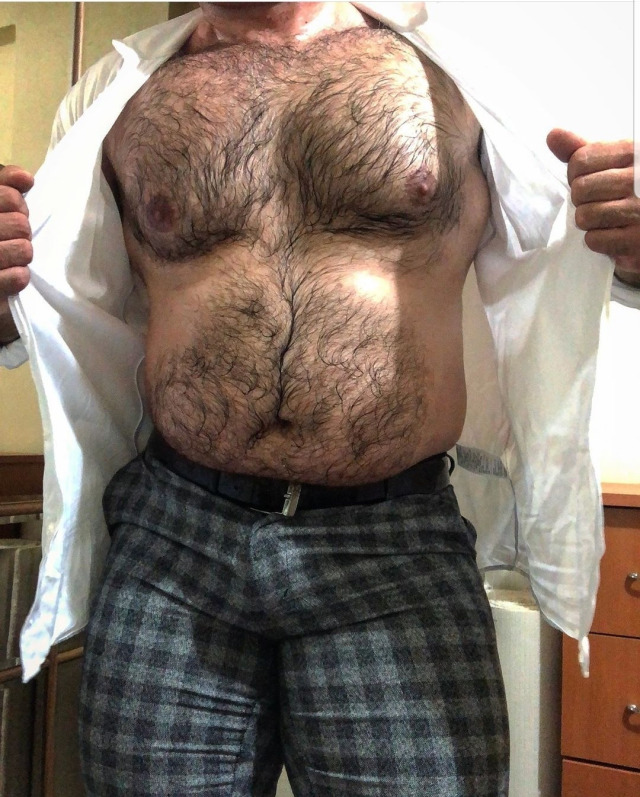 hungbob:Got a meaty bulge, heavy balls full of cum. Show me your bulge: hung_bob@hotmail.com