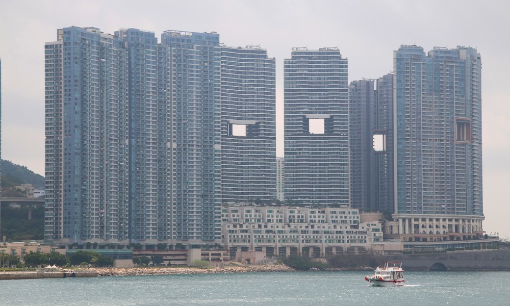 Super modern global city Hong Kong focuses on ancient feng shui