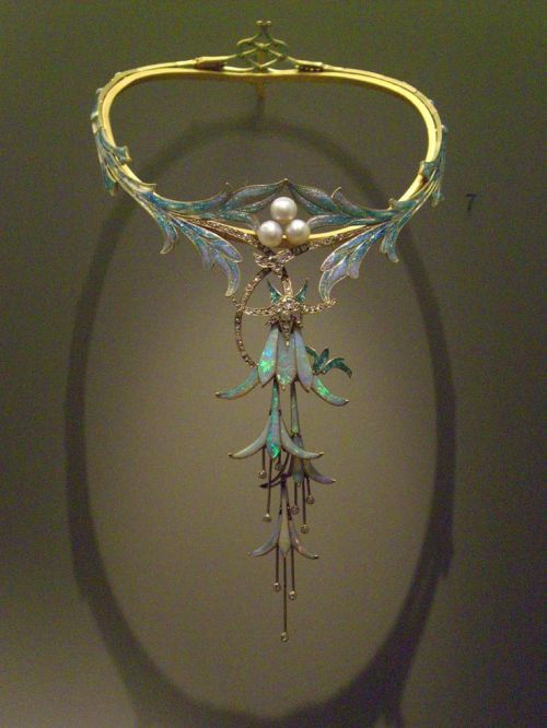 fabionardini:Fuchsia Necklace designed by Alphonse Mucha and made by jeweler Gorges Fouquet in opal,