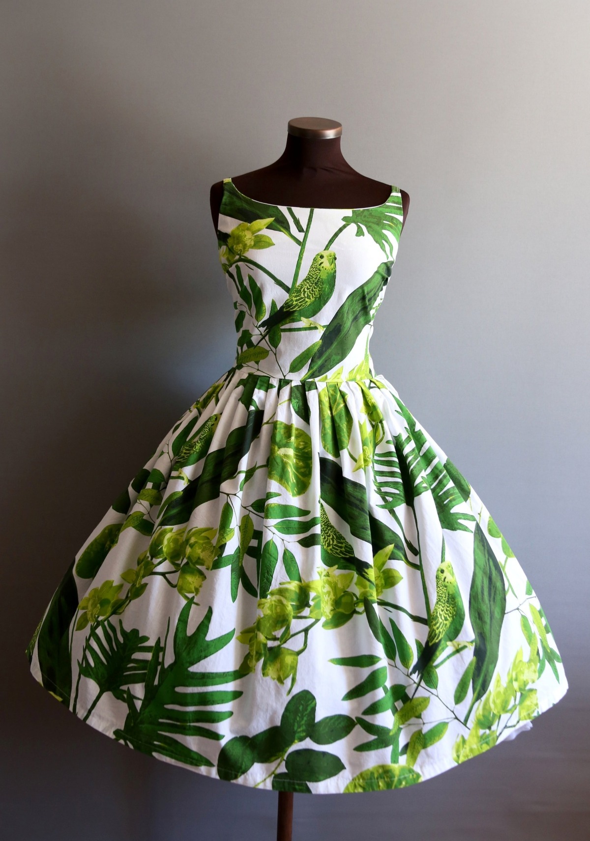 sosuperawesome:  1950’s Style Pleated Skirt Cotton Dresses  Pastello Dresses on