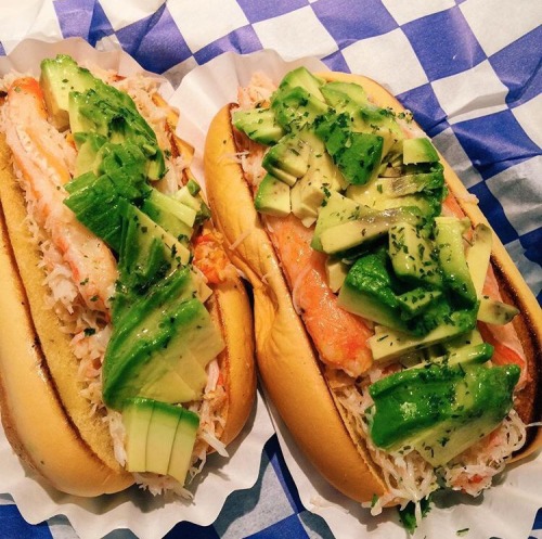 afro-arts:  The Crabby Shack  thecrabbyshack.com // IG: thecrabbyshack  Brooklyn, NY  CLICK HERE for more black owned businesses!   I NEED to go here 