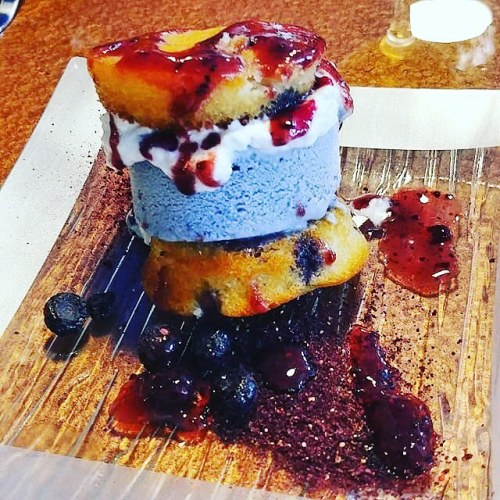 Look at this redonk dessert from my brother’s new restaurant, @josephinesdessertandwine: A little pr