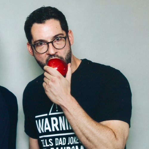 faithful-viewer:Tom Ellis Photo Op @ JIBLand4 (Jus In Bello Con 2019, May 15-16, Rome, Italy)➡️ Even