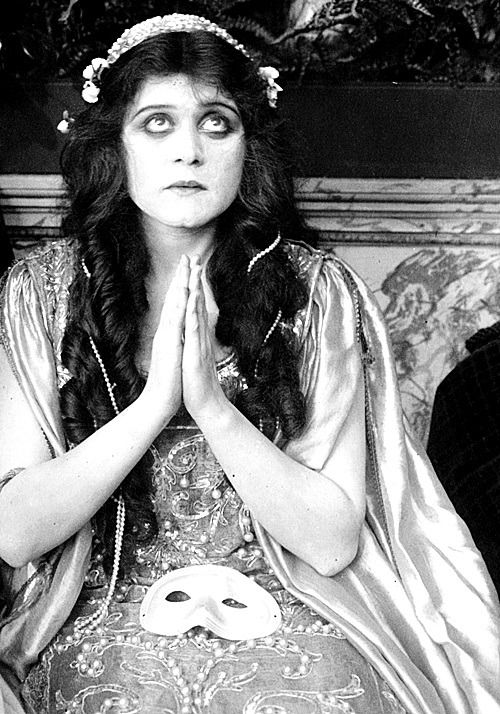 kittypackards: Theda Bara in Romeo and Juliet (1916)