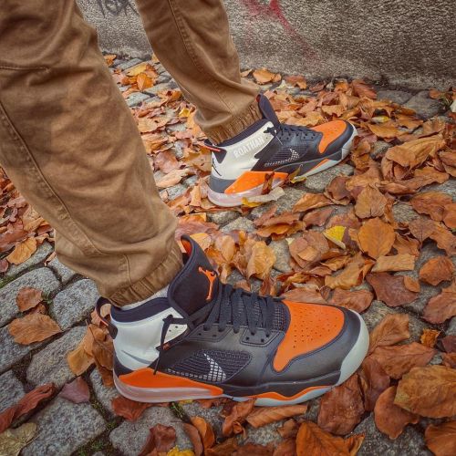 It’s fall with NiKE JORDAN MARS 270 shattered backboard . . . #nike #nikejordanmars #nikejorda