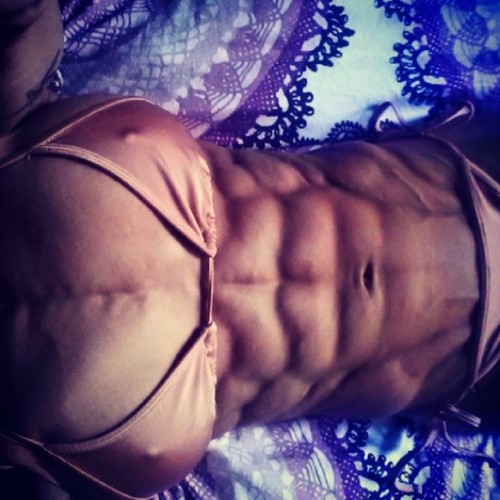 Quite possibly the most shredded midsection I’ve ever seen on anyone.