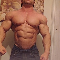 roidsville-zoo:  drwannabe: Aaron Clark looking ridic.