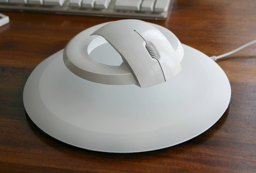 slashpalooza:  thefunniestpost:  gimme-souls:  lickypickystickyme:  The Levitating Wireless Computer Mouse “The Bat” by Kibardin Design.A set that consists of a base - mouse pad and floating mouse with magnet ring . One of the goals of this product