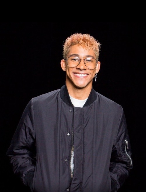 rainb0w-em0tions:Keiynan Lonsdale // build series